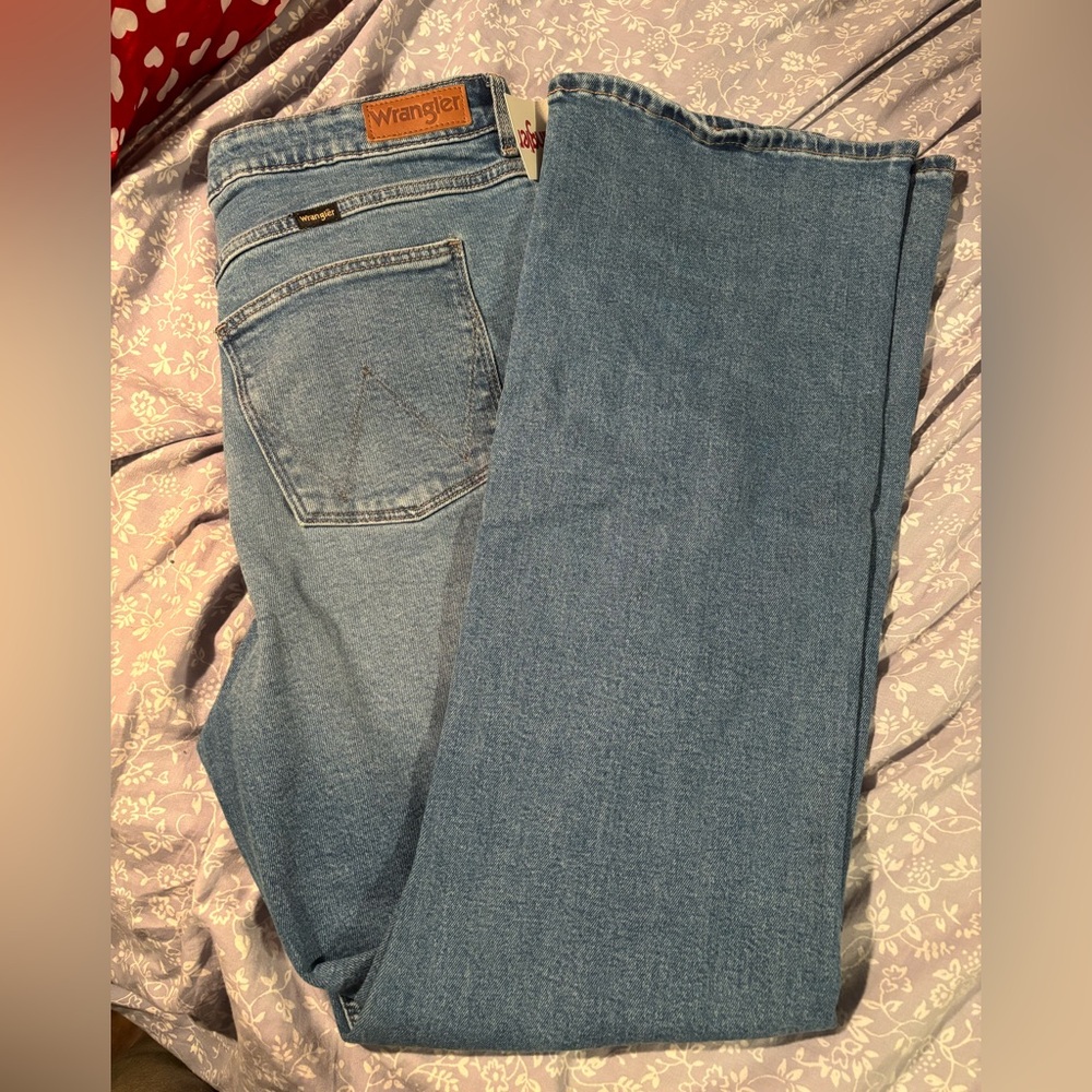 Wrangler Women’s High Rise Bold Boot Cut jeans size 18/34x32 NWT
